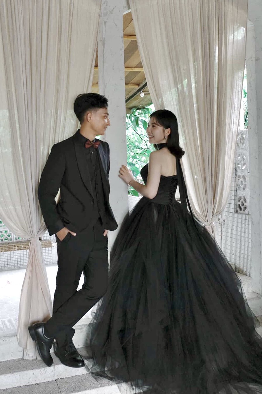 黑羽輕紗晚禮服