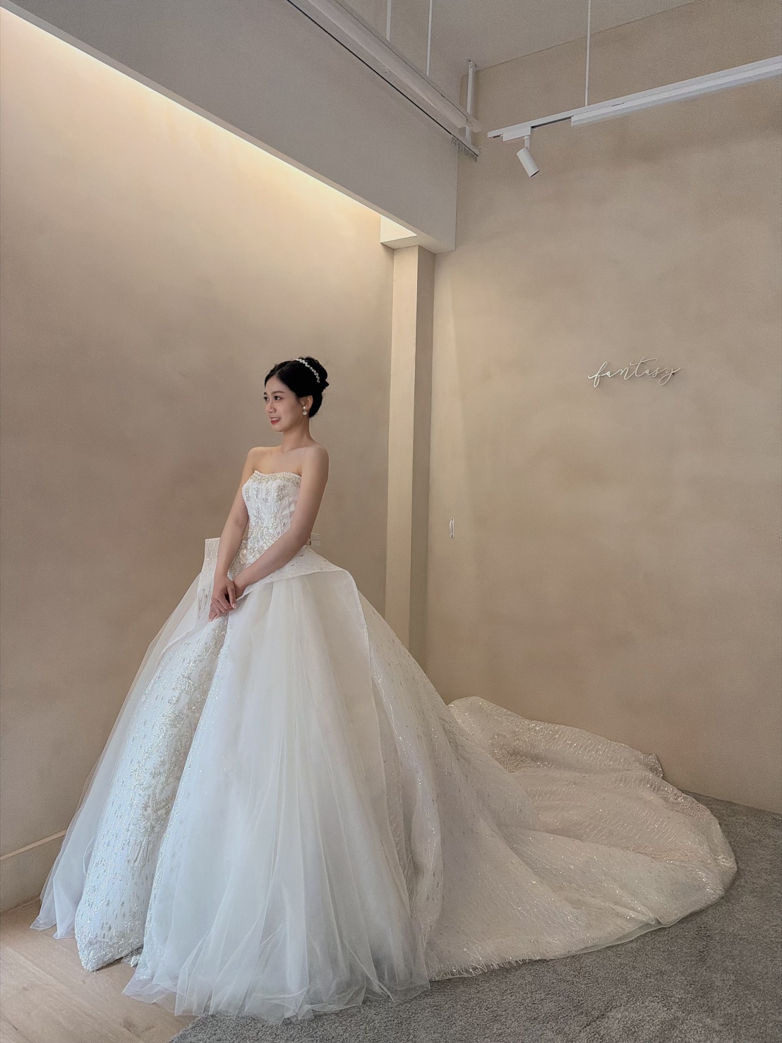 Casablanca品牌白紗