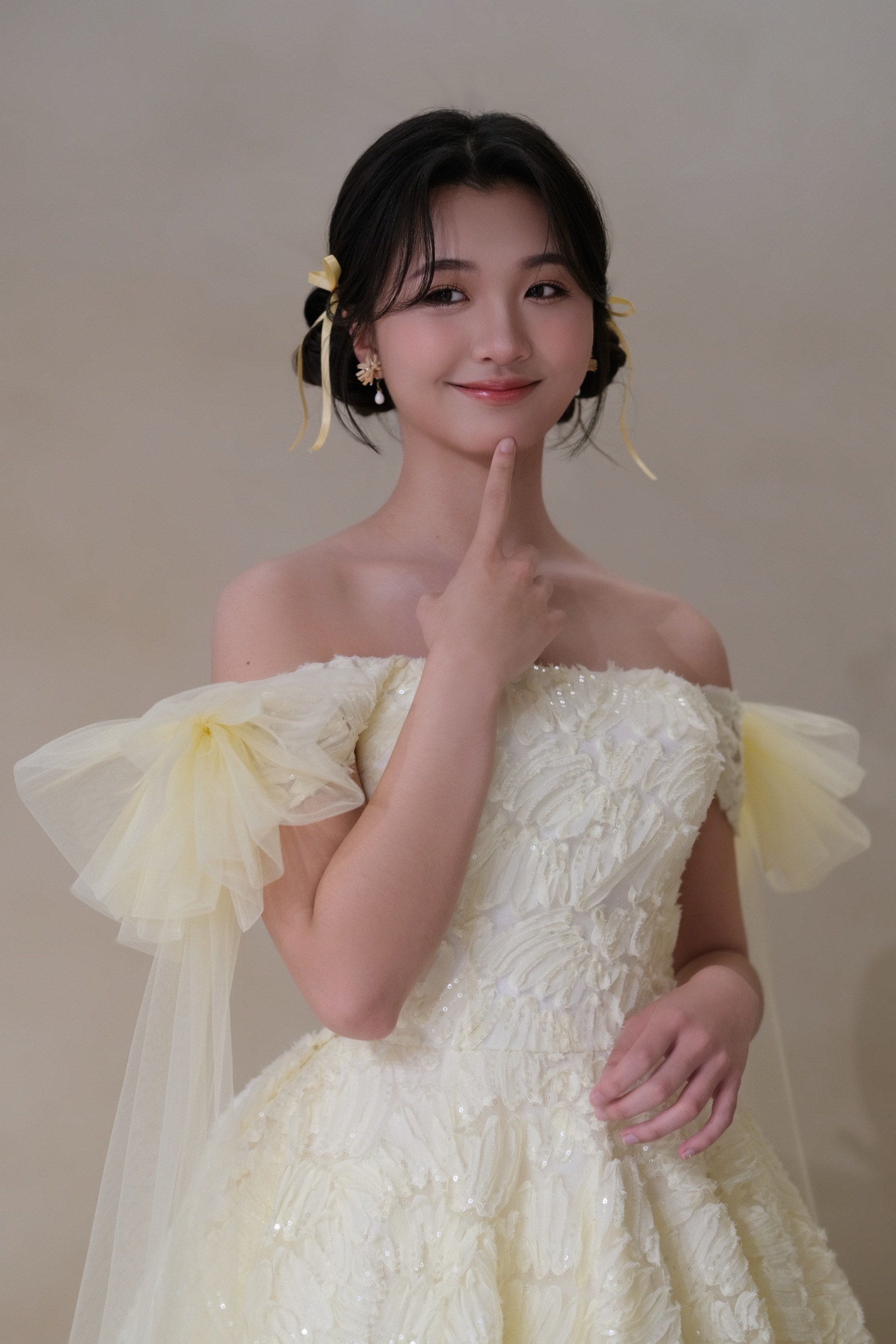 鵝黃花瓣晚禮服